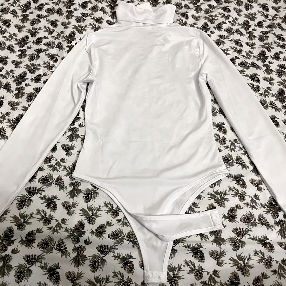 Size S,XS white turtleneck bodysuit